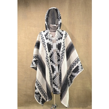 Poncho ekwadorskie - długie ze 100% wełny owczej w odcieniu szaro brązowym.